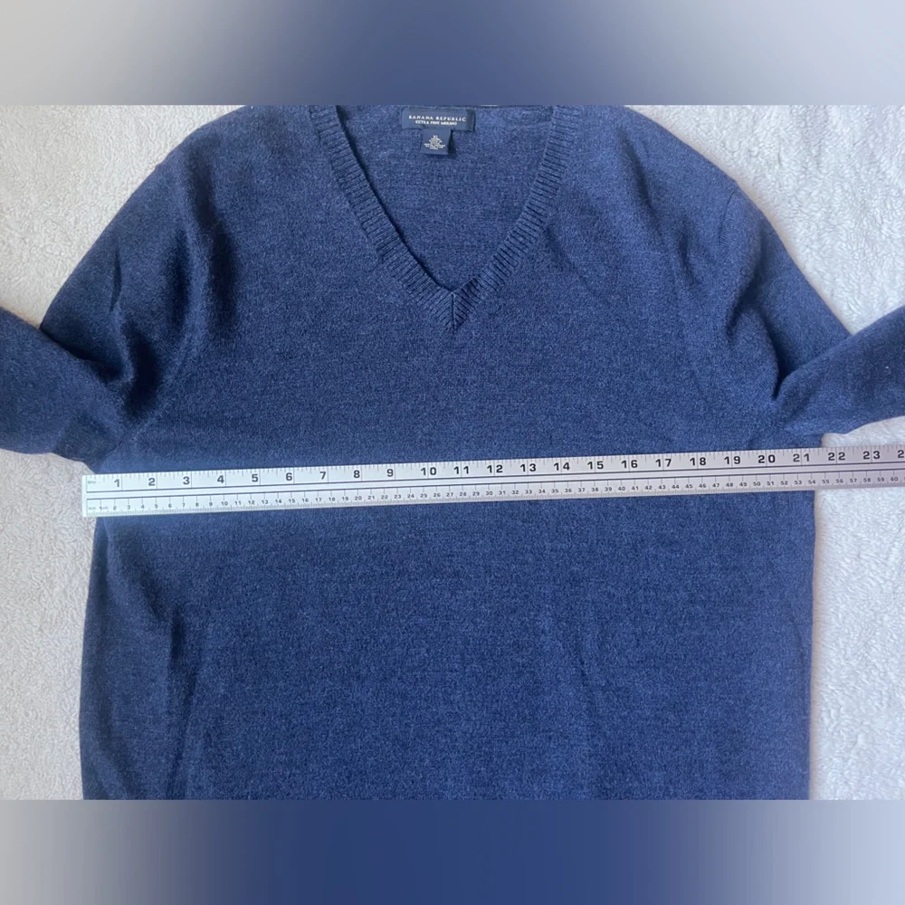 Banana Republic Navy Blue V-Neck Merino Wool Sweater Men Size XL